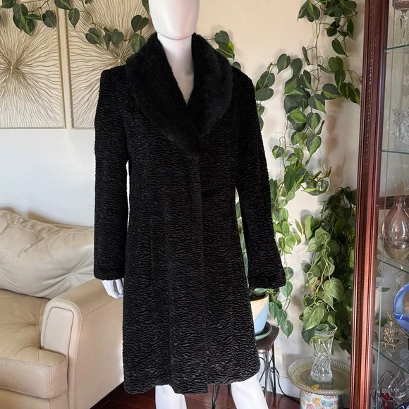 Gallery Black Persian Look with Faux Fur Collar Coat
Women’s size M Like New - Picture 2 of 8